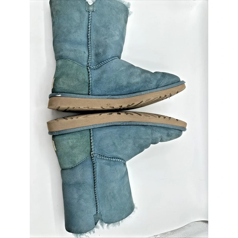 UGG Australia Bailey Button 5803 Teal Suede Sheepskin Winter Boots Women’s Sz 7